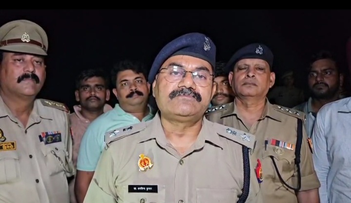 मुठभेड़ में इनामी बैटरी चोर गाेली लगने से घायल