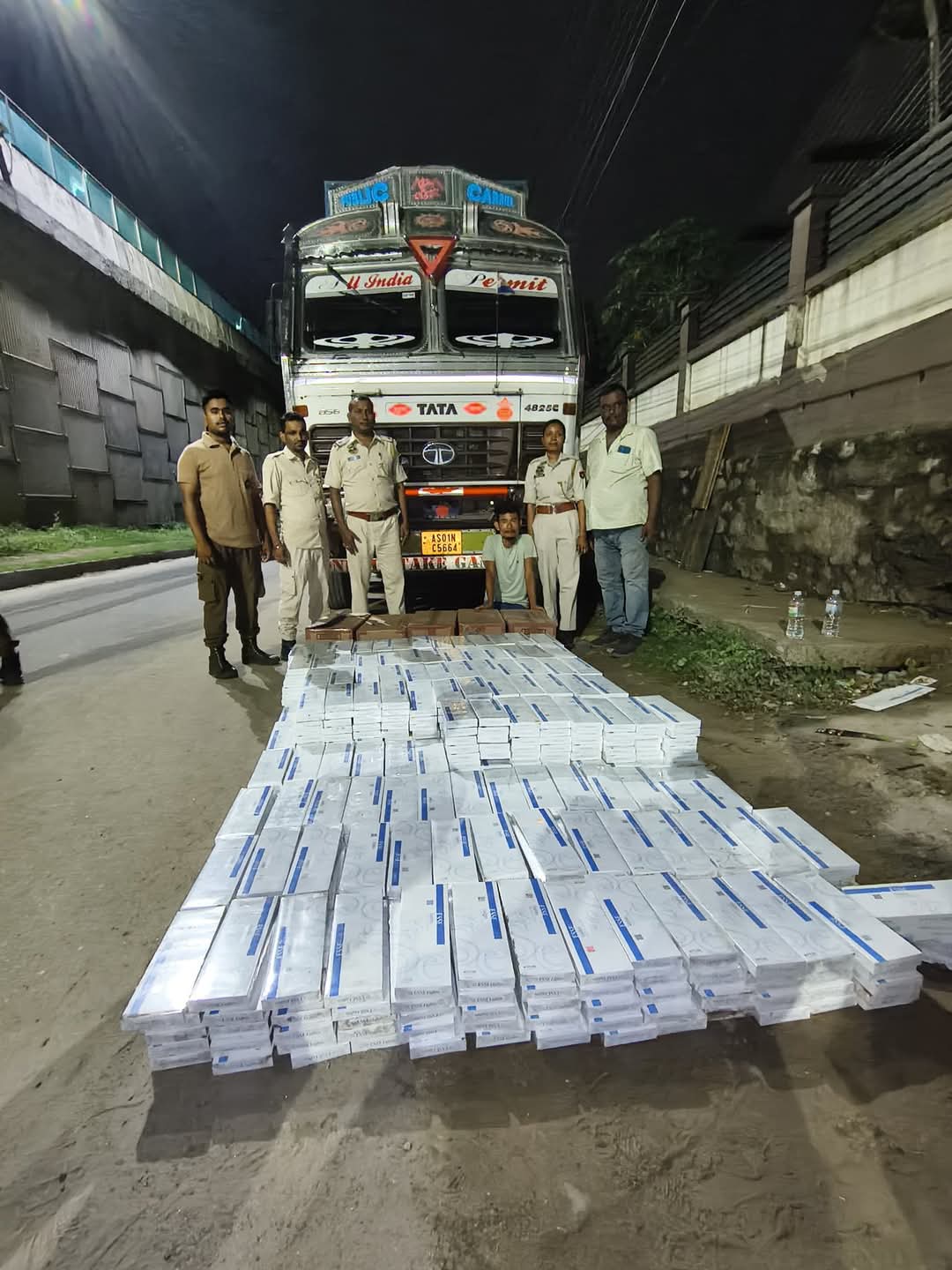 भारी मात्रा में कोरियन सिगरेट बरामद, एक गिरफ्तार