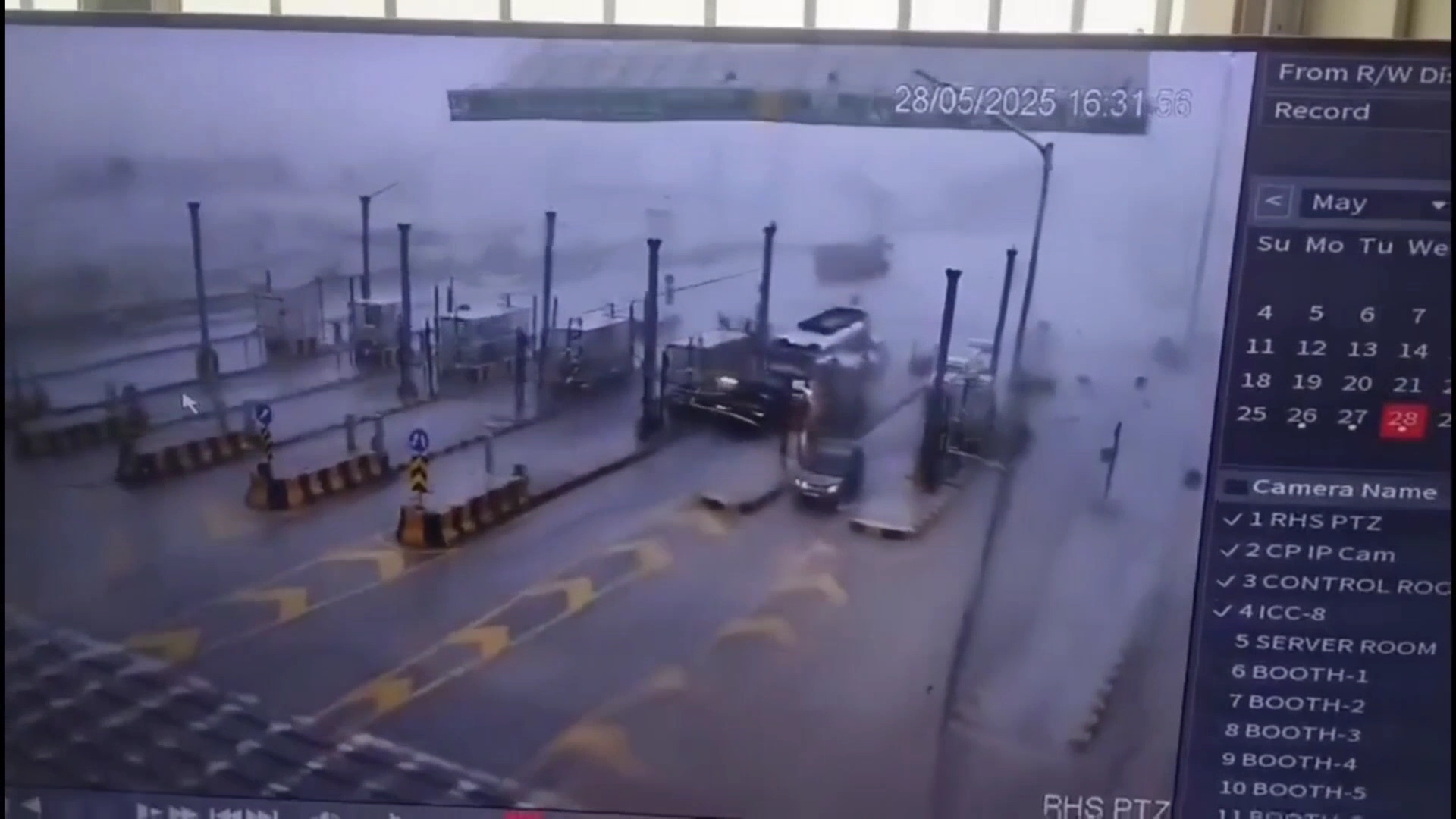 भीलवाड़ा में आंधी से तबाही, टोल नाके का टीनशेड उड़कर वाहनों पर गिरा, बड़ा हादसा टला भीलवाड़ा में आंधी से तबाही, टोल नाके का टीनशेड उड़कर वाहनों पर गिरा, बड़ा हादसा टला