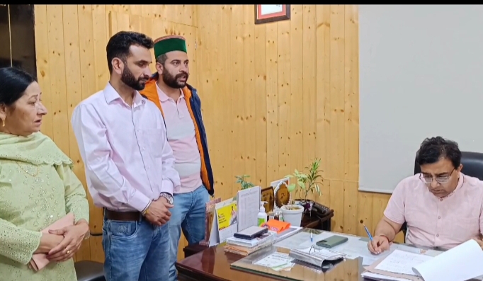 राजगढ़ वार्ड-1 आज भी सड़क और एम्बुलेंस से वंचित