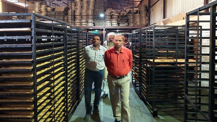 खरगोनः खाद्य सुरक्षा एवं श्रम विभाग की टीम ने दो बेकरियों में की छापामार कार्यवाही