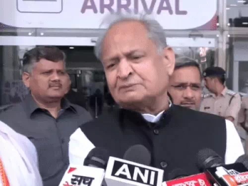 पूर्व मुख्यमंत्री अशोक गहलोत ने उठाए विधानसभा अध्यक्ष के निर्णयों पर सवाल, निष्पक्षता पर खड़े किए प्रश्नचिह्न