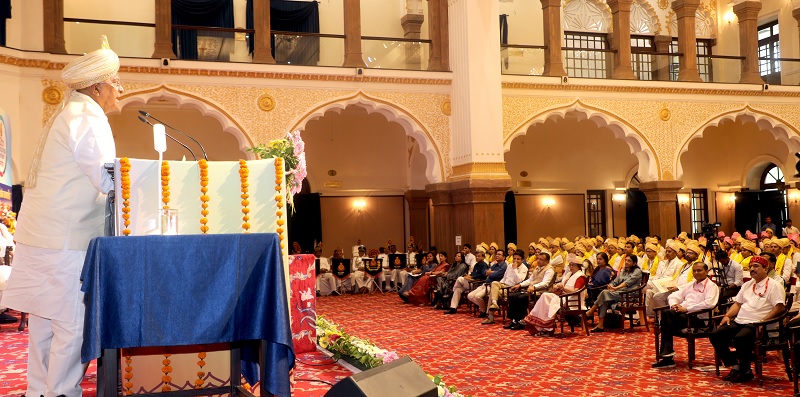 समाज के लिए उपयोगी और सक्षम व्यक्ति बनाना ही शिक्षा : राज्यपाल पटेल