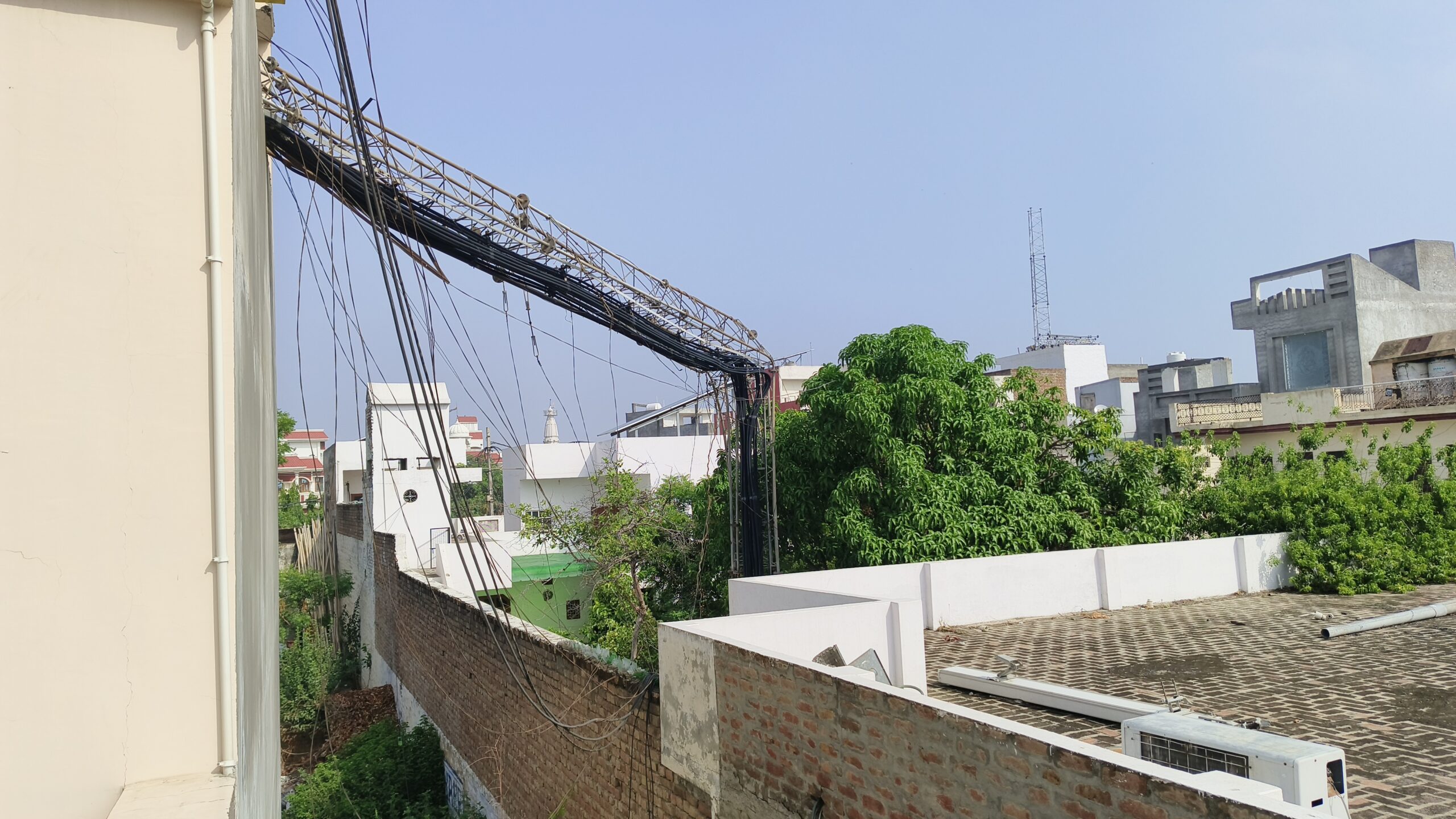 नौतपा की शुरूआत से पहले मौसम ने ली करवट, तेज आधी से भारी नुकसान