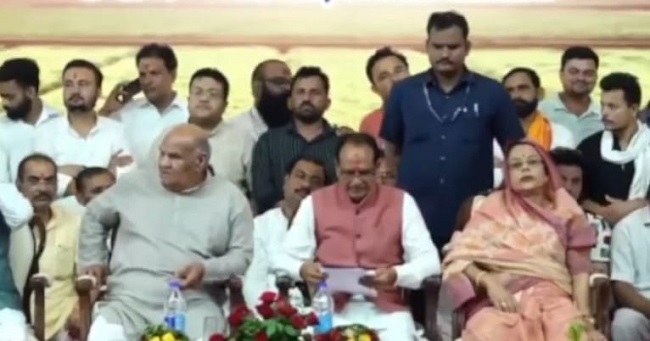 सीहोरः विकसित भारत संकल्प पदयात्रा में शामिल हुए केंद्रीय कृषि मंत्री शिवराज सिंह