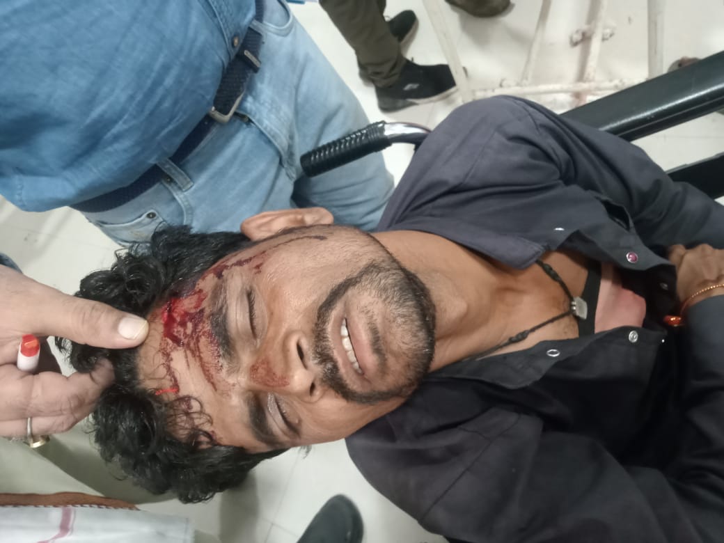 राजगढ़ःदो बाइकों की भिड़ंत में दो युवक घायल, एक की हालत गंभीर