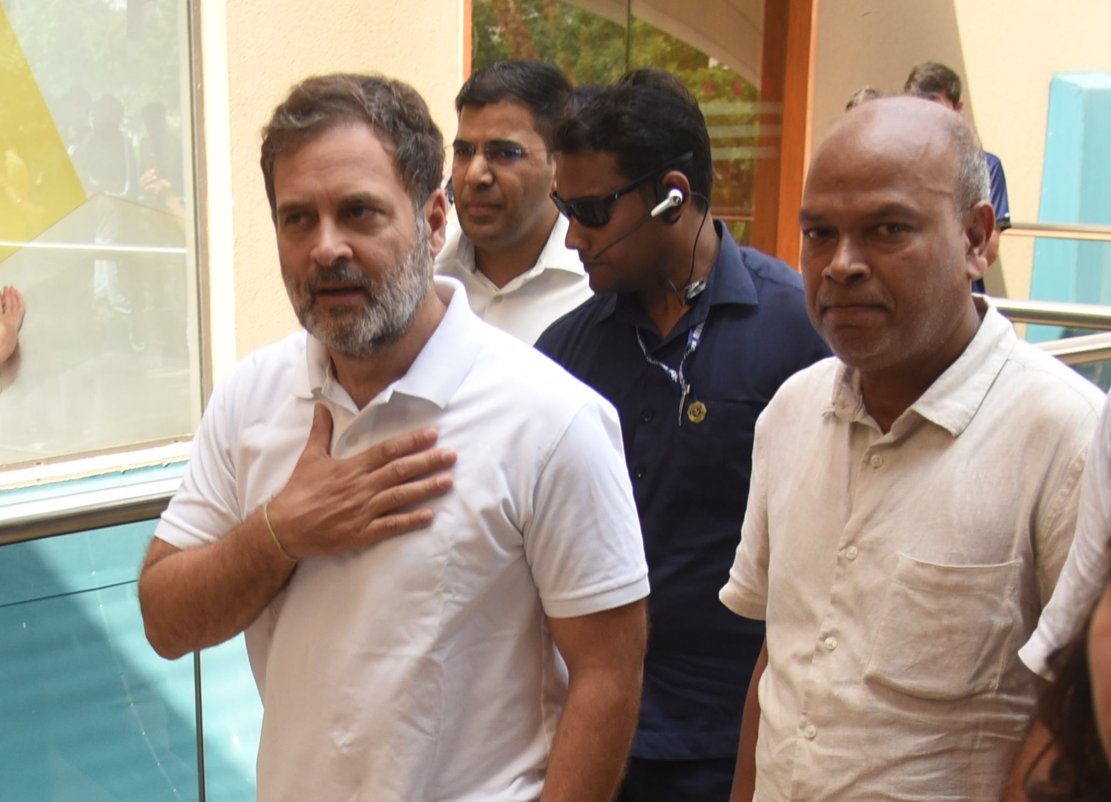नेता प्रतिपक्ष लोकसभा राहुल गाँधी फिल्म महात्मा फुले देखने के लिए सिटी सेंटर के सिनेमा हॉल पहुंचे नेता प्रतिपक्ष लोकसभा राहुल गाँधी फिल्म महात्मा फुले देखने के लिए सिटी सेंटर के सिनेमा हॉल पहुंचे