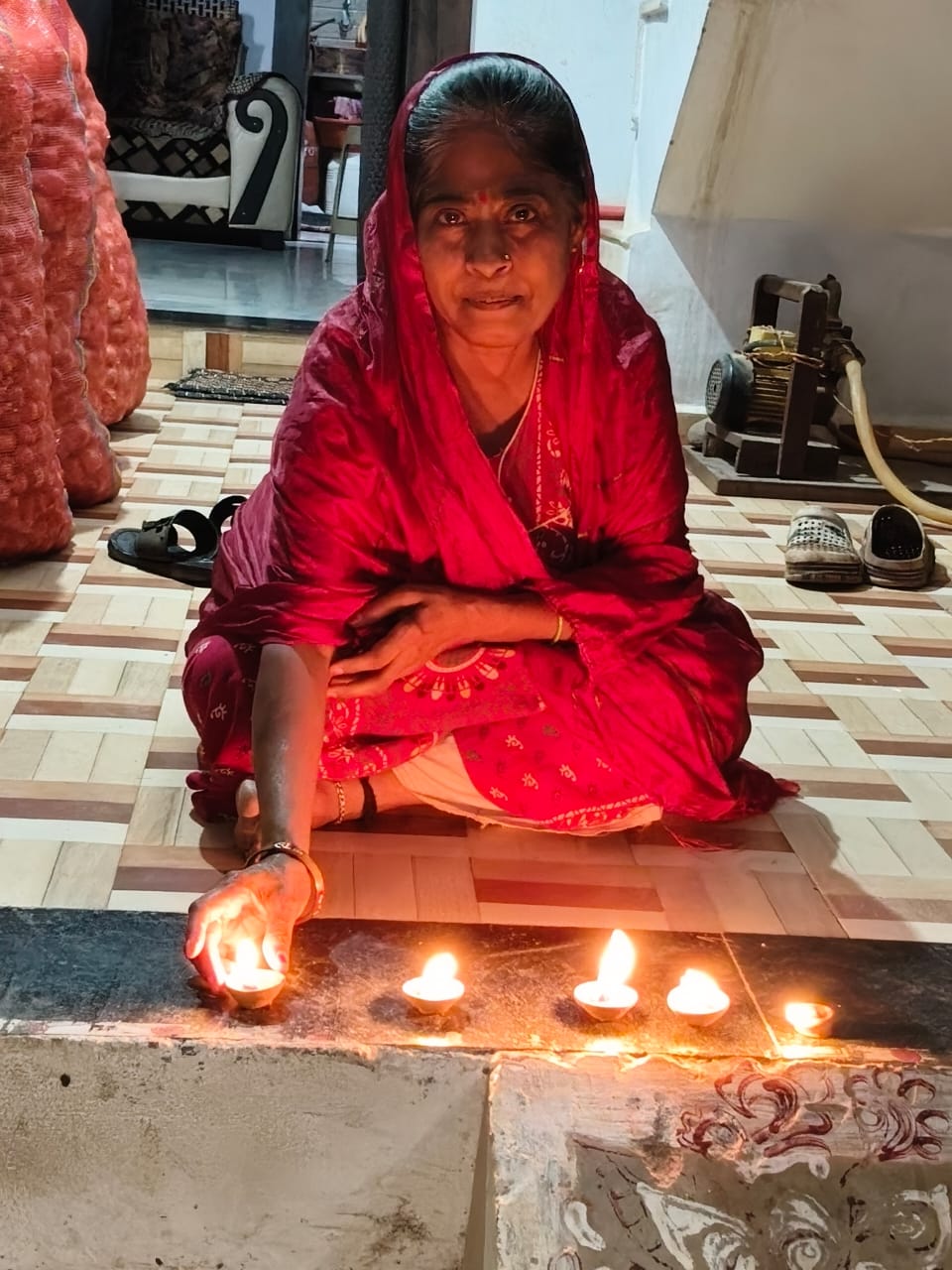 शिवपुरी : सेना के प्रति सम्मान और राष्ट्र के प्रति एकजुटता के लिए घर-घर लगाए पांच दीप