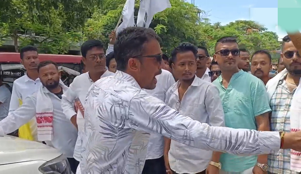 बांग्लादेशियों के विरुद्ध वीर लाचित सेना का विरोध मार्च