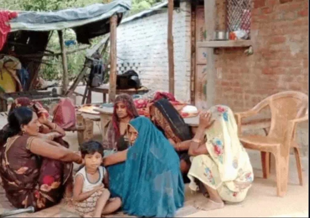 कन्नौज: अवैध संबंध के शक में पत्नी की हत्या, गोबर के ढेर में दबाया शव