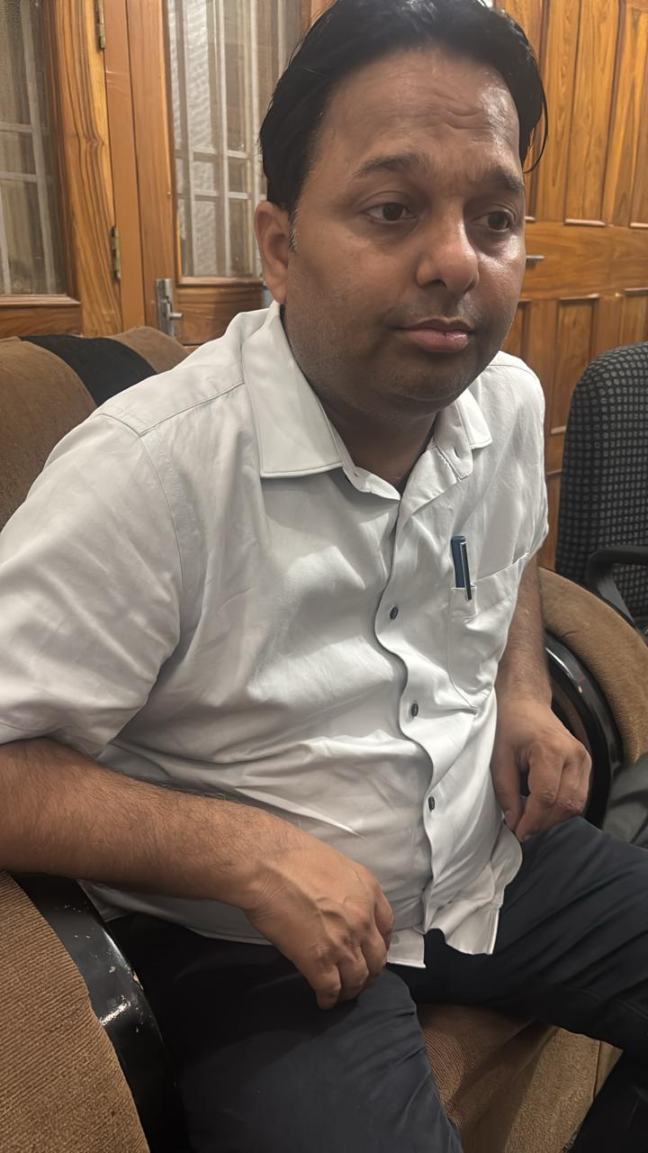 सार्वजनिक निर्माण विभाग का अधिशाषी अभियंता तीन लाख रुपये की रिश्वत लेते गिरफ्तार