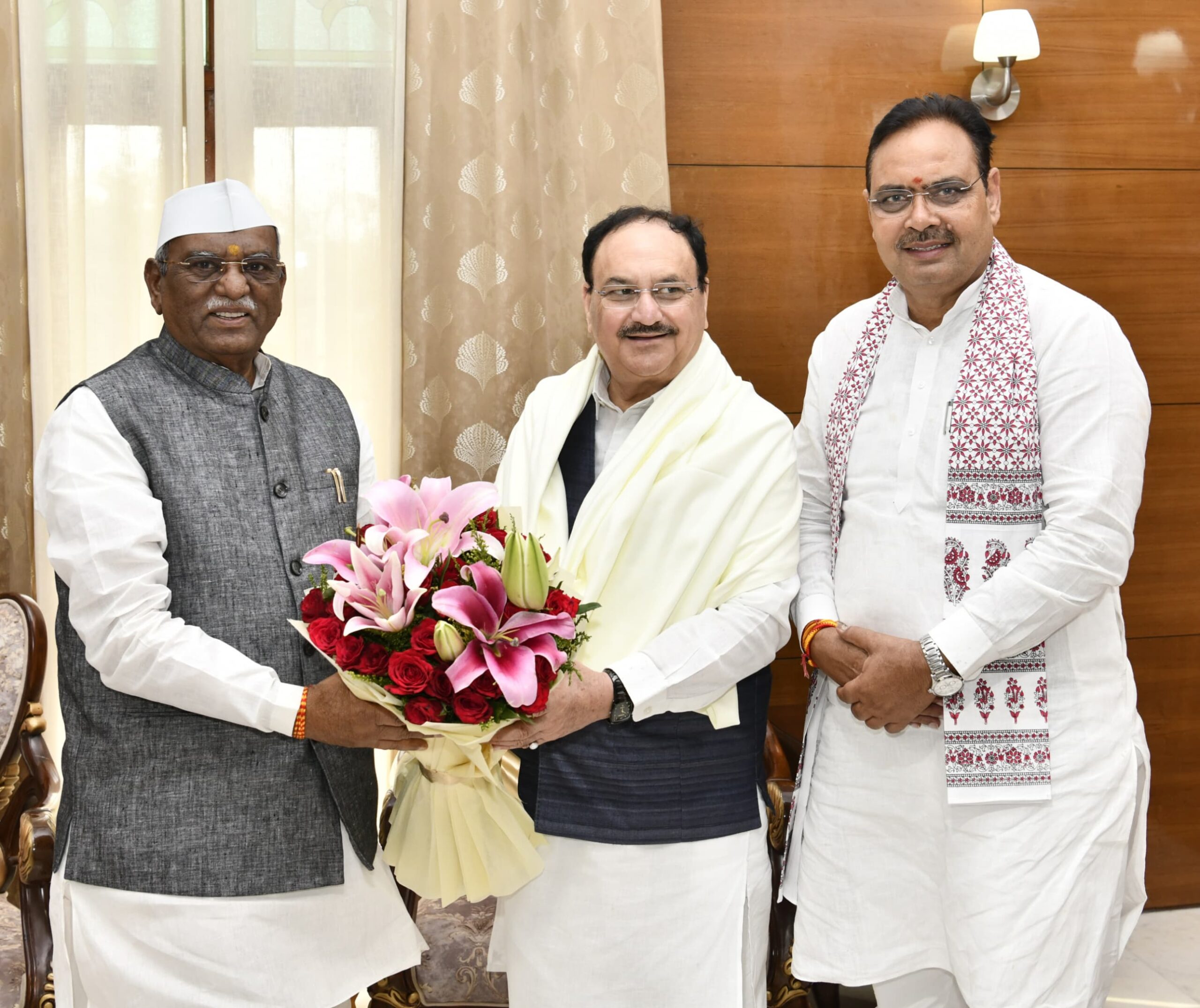 राज्यपाल से मुख्यमंत्री भजन लाल शर्मा और केन्द्रीय स्वास्थ्य और परिवार कल्याण मंत्री जे.पी.नड्डा ने की मुलाकात