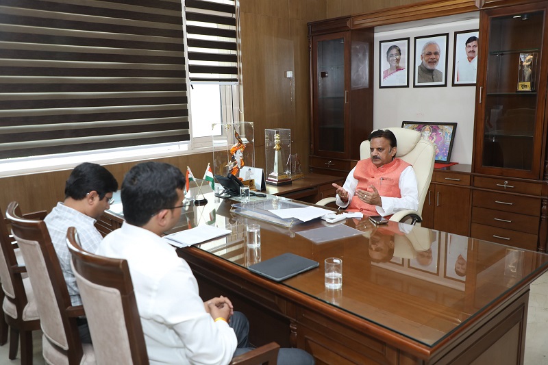 नर्सिंग संवर्ग के पदों पर सीधी भर्ती के लिए आवश्यक औपचारिकताएं शीघ्र पूरी करें : उप मुख्यमंत्री शुक्ल