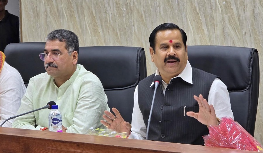 संगठन के कार्य व सरकार की योजनाओं को जन-जन तक पहुंचाएं जनप्रतिनिधि : डॉ. महेन्द्र सिंह