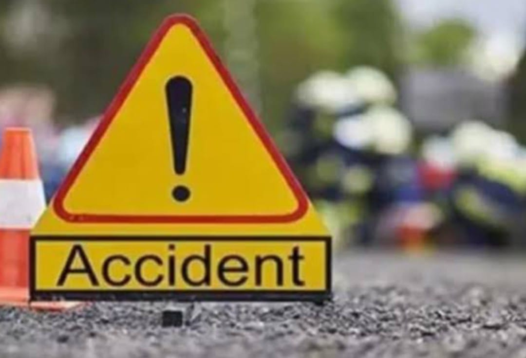 बाइक सवारों को अज्ञात वाहन ने ठोका, एक की मौत व दो गंभीर