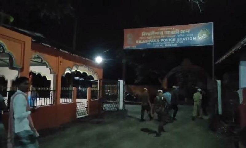 बिलासीपारा में तीन महिलाओं समेत एक दर्जन से अधिक साइबर अपराधी गिरफ्तार