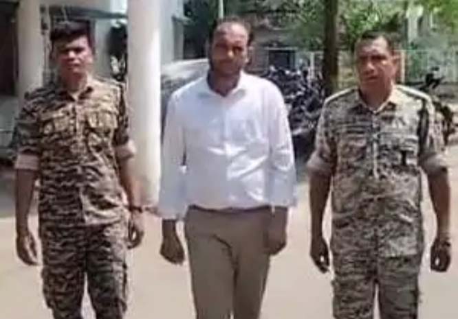 महिला कर्मचारी को बंधक बनाकर प्रताड़ित करने वाला आराेपित दुकान संचालक गिरफ्तार