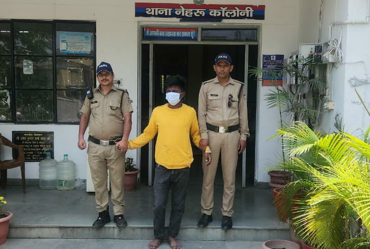 पुलिस की गिरफ्त में आरोपी पुलिस की गिरफ्त में आरोपी