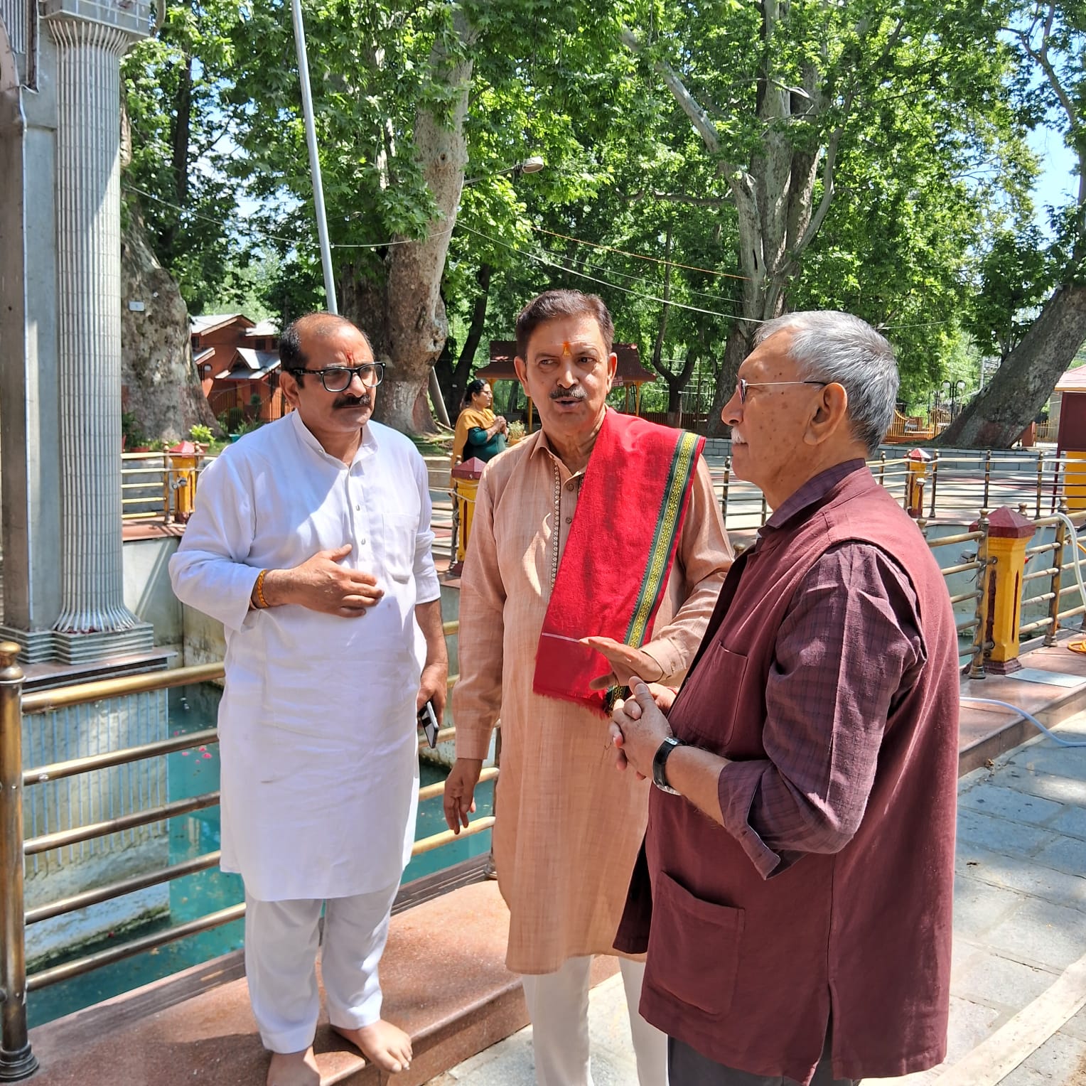 डॉ. पी.एस. पठानिया ने खीर भवानी मेला व्यवस्था की समीक्षा की, धर्मार्थ ट्रस्ट की आध्यात्मिक विरासत के प्रति प्रतिबद्धता की पुष्टि की