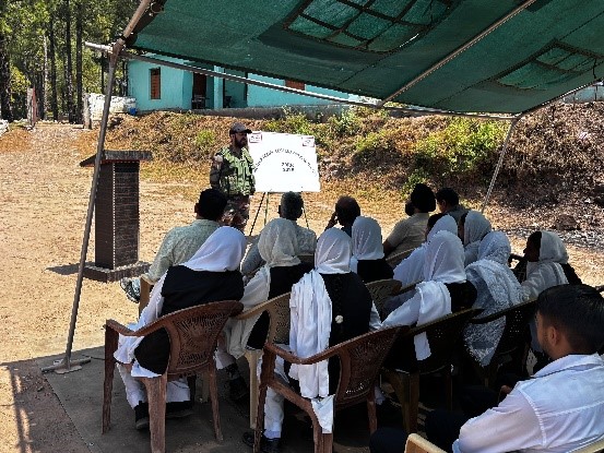 हाई स्कूल के छात्रों को सड़क सुरक्षा पर जागरूक किया