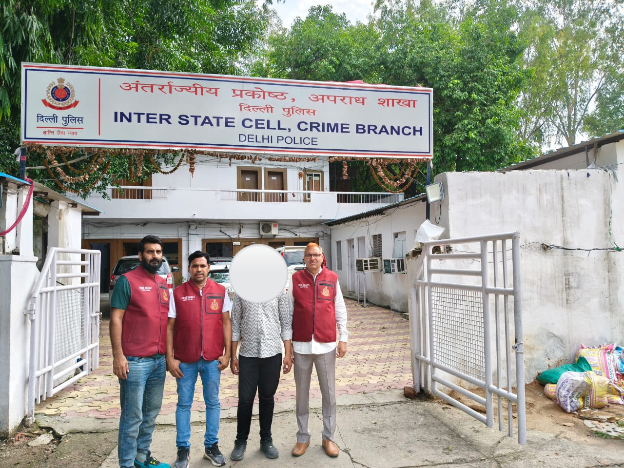 प्रतिबंधित ई-सिगरेट की तस्करी में आरोपित गिरफ्तार