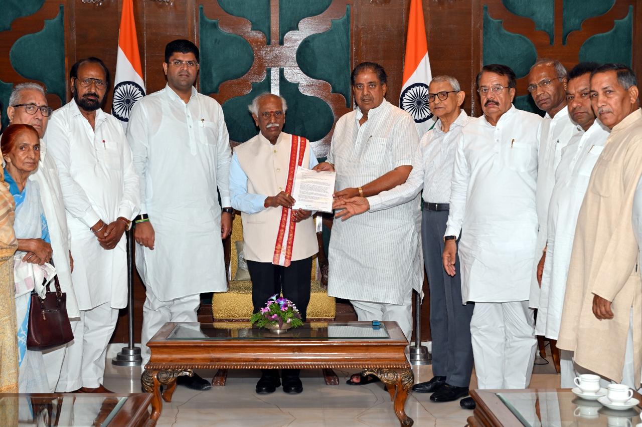 हरियाणा में पानी के मुद्दे पर जजपा ने राज्यपालों को सौंपे ज्ञापन