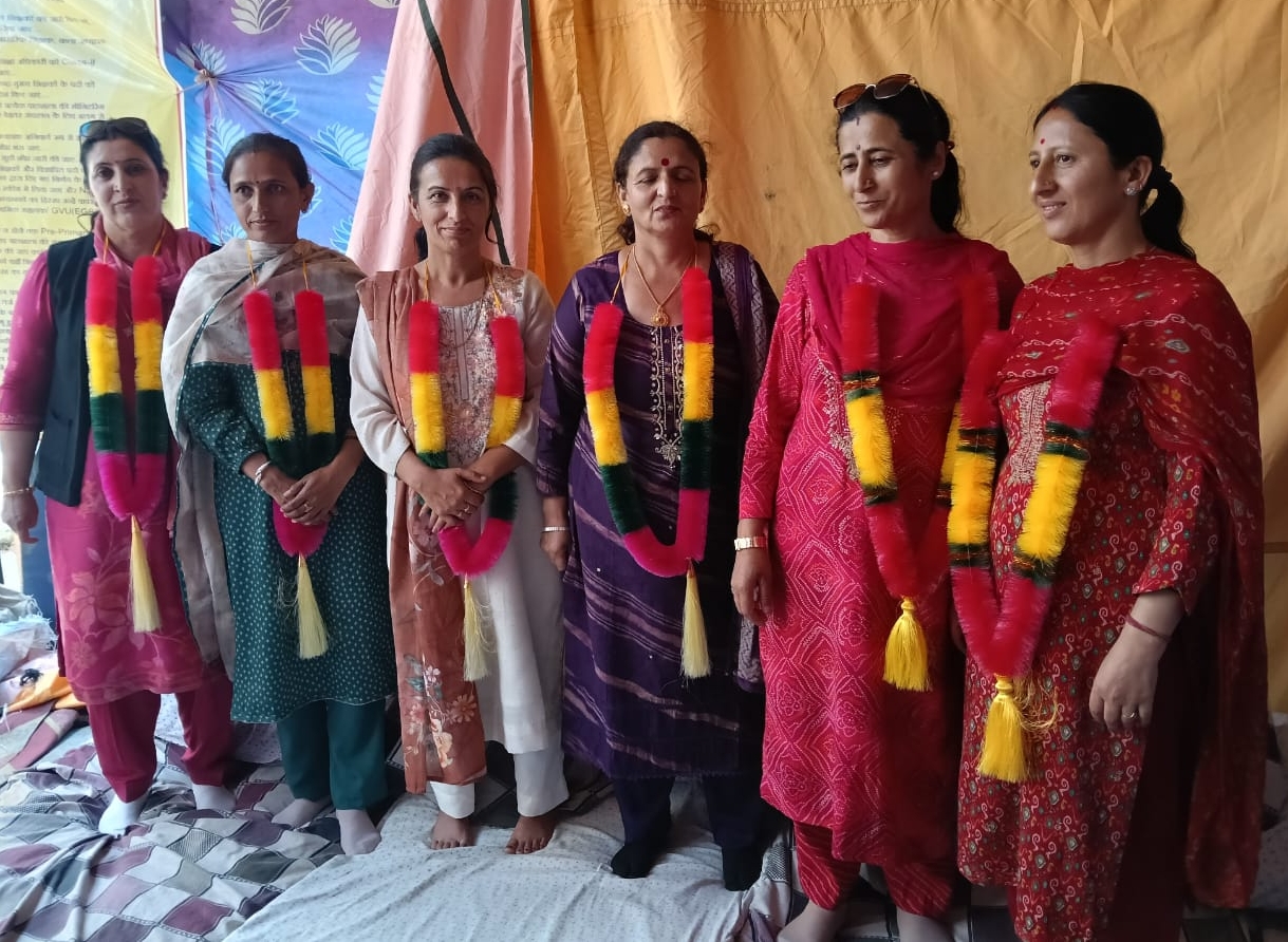 प्राथमिक शिक्षकों के आंदोलन का 33वां दिन, महिला शिक्षिकाओं ने संभाली कमान