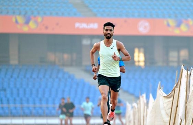 एशियाई एथलेटिक्स चैंपियनशिप में गुलवीर सिंह ने 10 हजार मीटर की दौड़ में जीता स्वर्ण