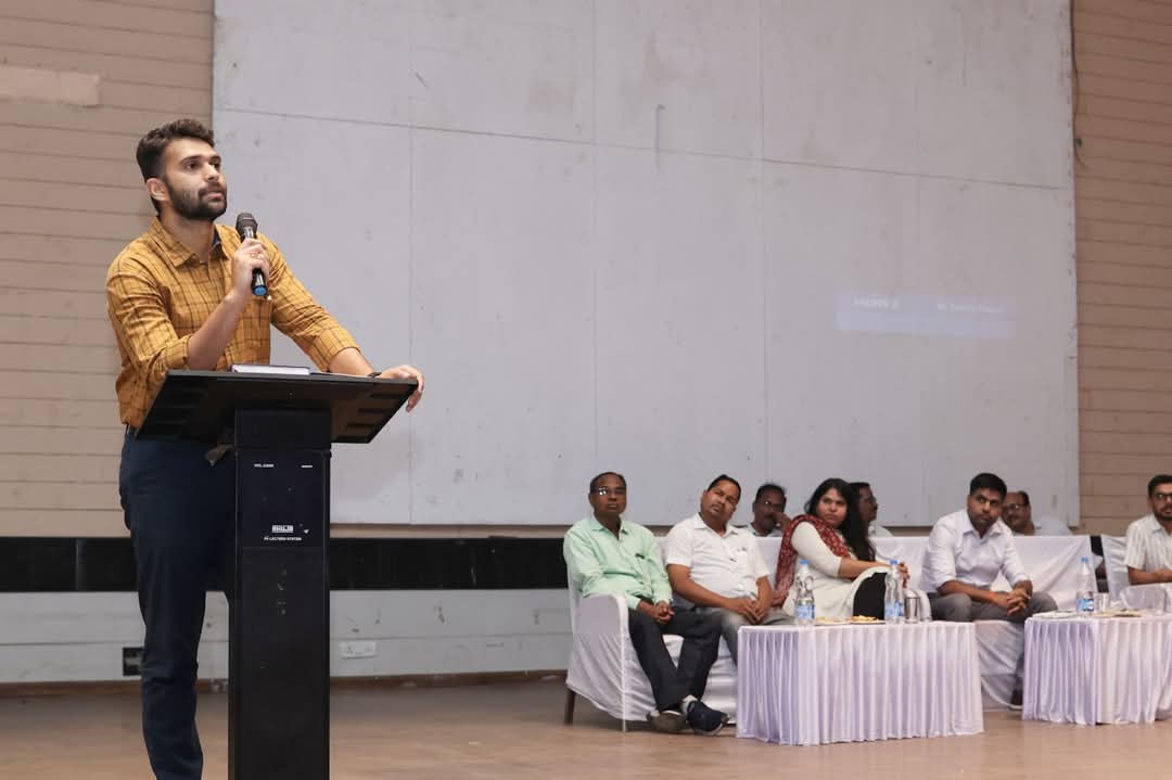 चुनौतियों के आधार पर खुद को ढ़ालना करियर के लिए सबसे महत्वपूर्ण स्किल : कलेक्टर