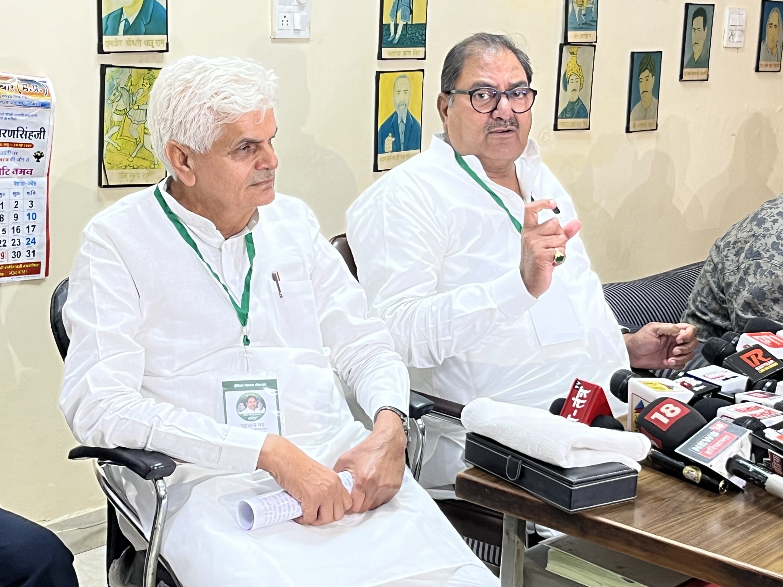 इनेलो 25 को पंजाब-हरियाणा सीमाओं के रास्तों को सांकेतिक तौर पर करेगी बंद: अभय चौटाला