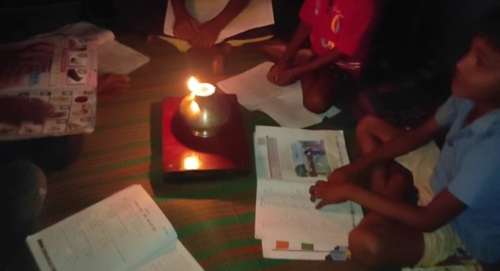 अनूपपुर: विद्युत की लो वोल्टेज युवाओं के लिए बनी समस्या, शादी के लिए कोई नहीं आ रहा है गांव
