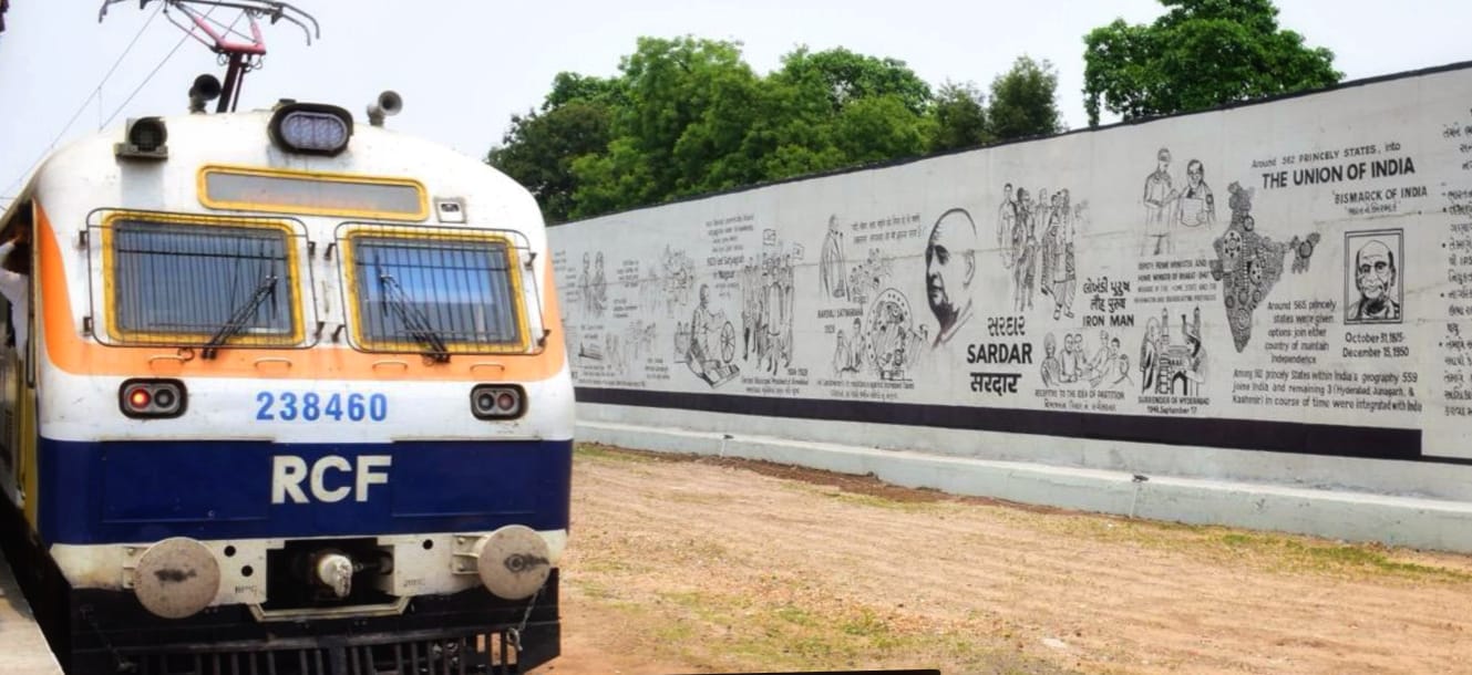 प्रधानमंत्री मोदी के नेतृत्व में भारत में रेल इंफ्रास्ट्रक्चर के नये युग की शुरुआत : राज्यपाल