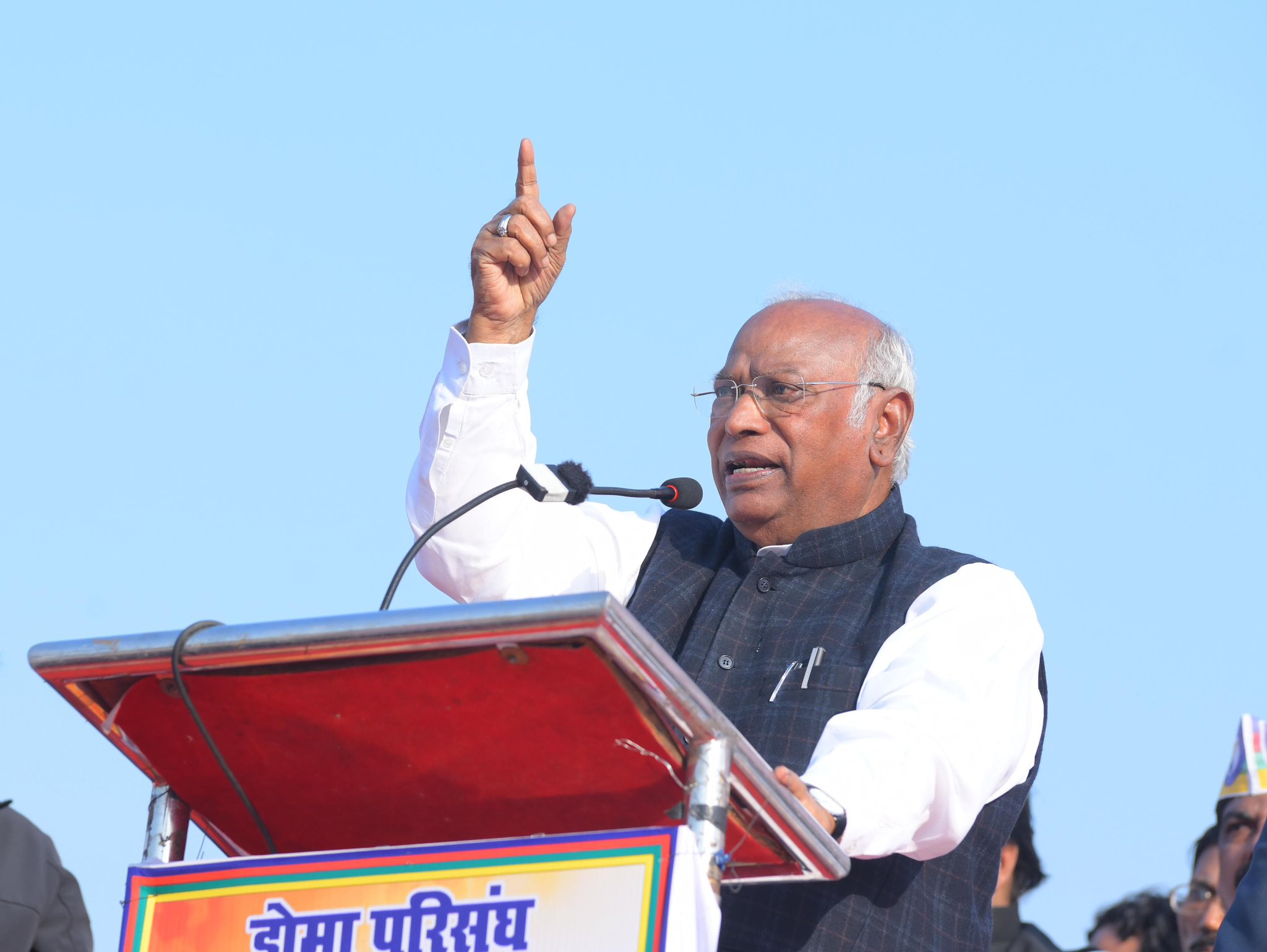 राहुल के बाद खरगे ने लिखा पत्र- संसद का विशेष सत्र बुलाने की मांग