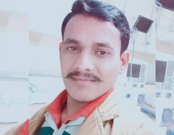 पंचायत घर के पास मिला युवक का शव, गोली मारकर हत्या की आशंका