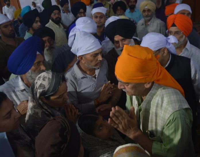 पाकिस्तानी बमबारी में मारे गए लोगों के एक परिजन को सरकारी नौकरी देगी जम्मू-सरकार : राज्यपाल