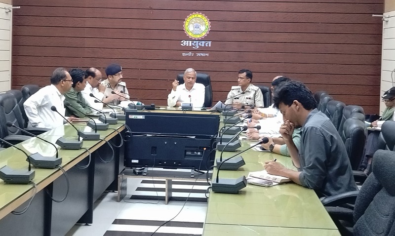 ब्लैक स्पॉट्स को मिशन मोड पर लें और ट्राफिक इंजीनियरिंग से उसका परिशोधन करें: संभागायुक्त