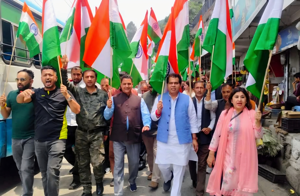 शिमला में निकली तिरंगा यात्रा, प्रदेश भाजपा प्रदेश प्रभारी श्रीकांत शर्मा हुए शामिल