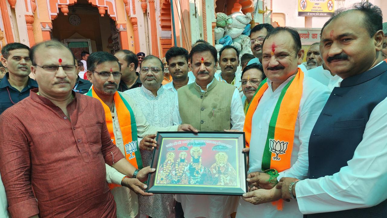 उप मुख्यमंत्री शुक्ल ने ओरछा में भगवान श्री रामराजा सरकार के किए दर्शन