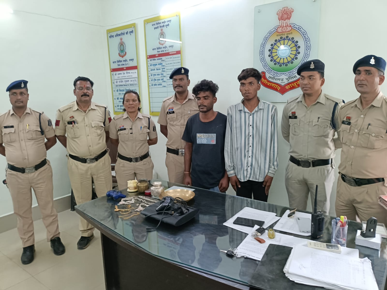 सीएसईबी कॉलोनी के एनडी क्वाटर में हुई चोरी के दाे अपचारी बालक सहित चार आरोपित गिरफ्तार