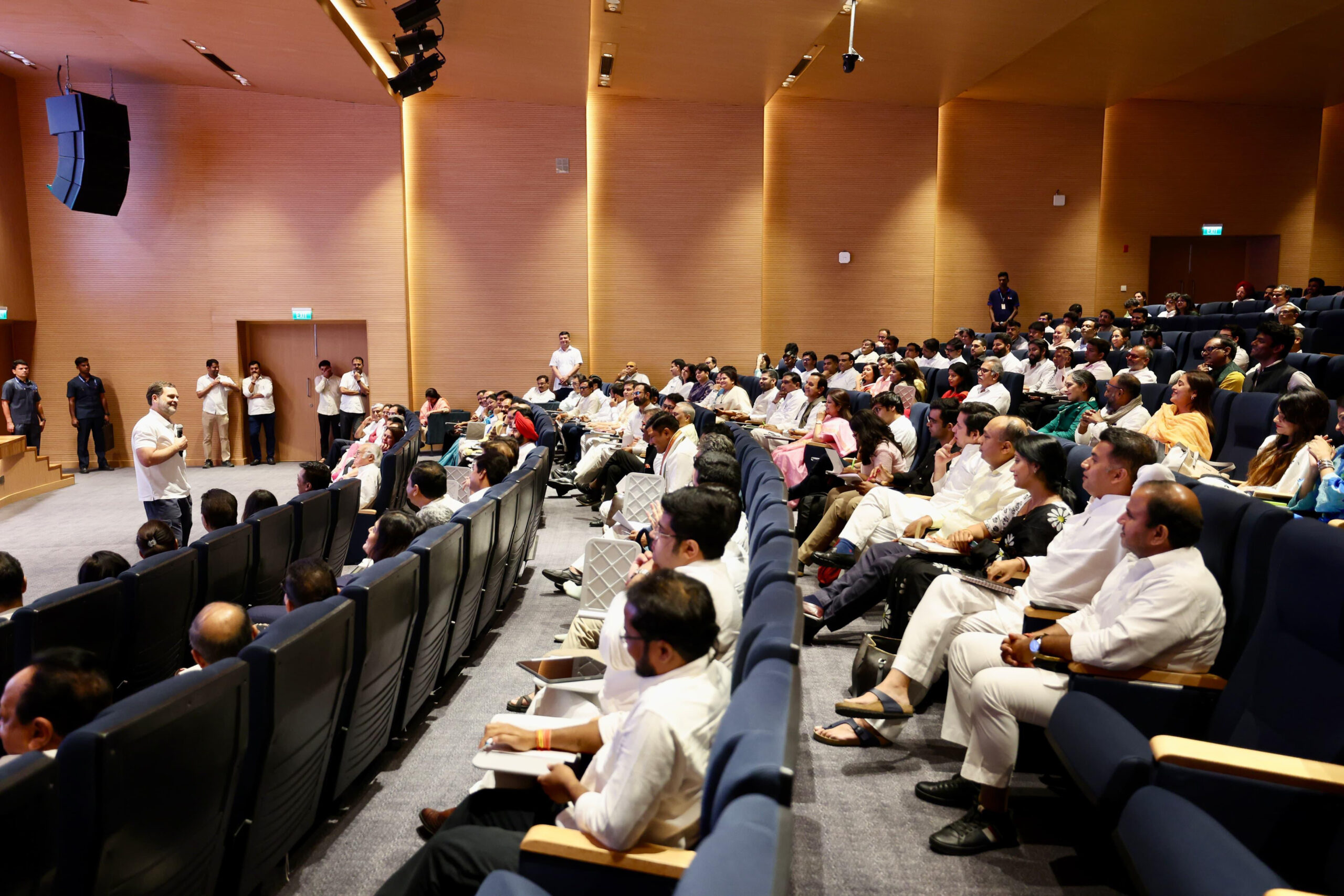 नई दिल्ली के कोटला मार्ग स्थित इंदिरा भवन में कांग्रेस राष्ट्रीय और राज्य स्तर-के प्रवक्ताओं की बैठक को संबोधित करते लोक सभा में विपक्ष के नेता राहुल गांधी।