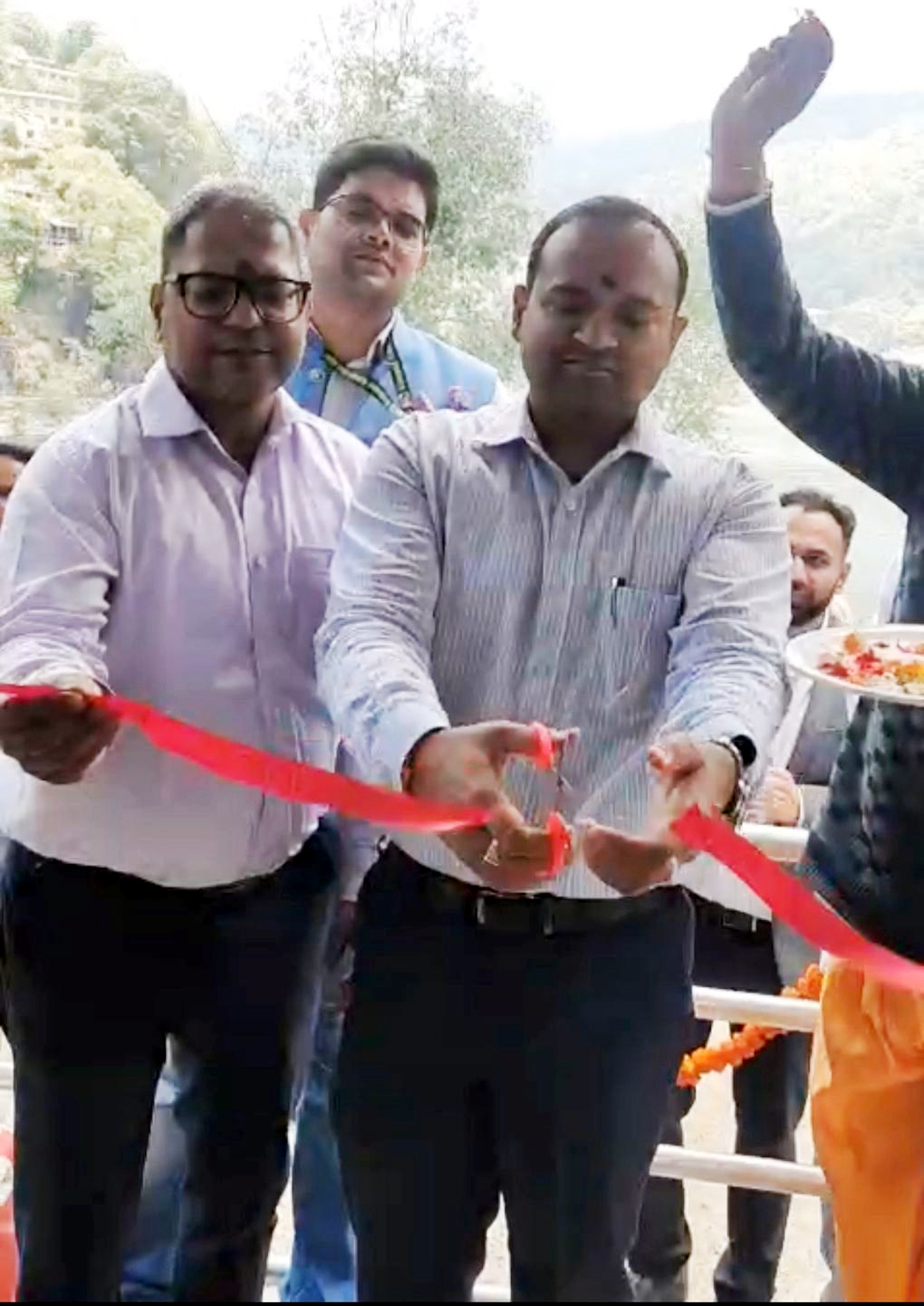 आदि कैलाश-ओम पर्वत की यात्रा पर रवाना हुआ 20 यात्रियों का पहला दल