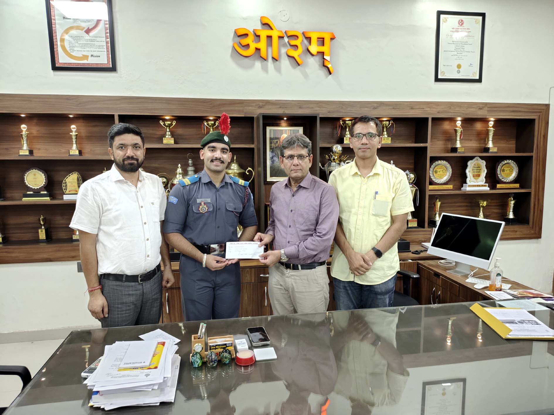 हिसार : कॉलेज की एनसीसी एयर विंग के कैडेट को मिला बेस्ट कैडेट अवार्ड