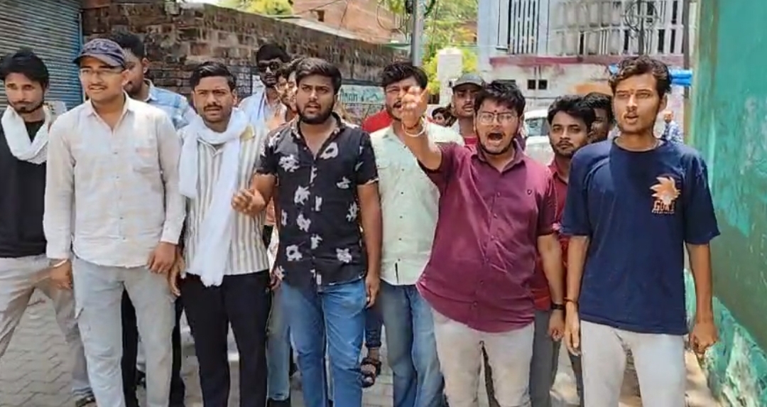 बिजली आपूर्ति न हाेने से परेशान एबीवीपी ने एसडीओ कार्यालय घेरा