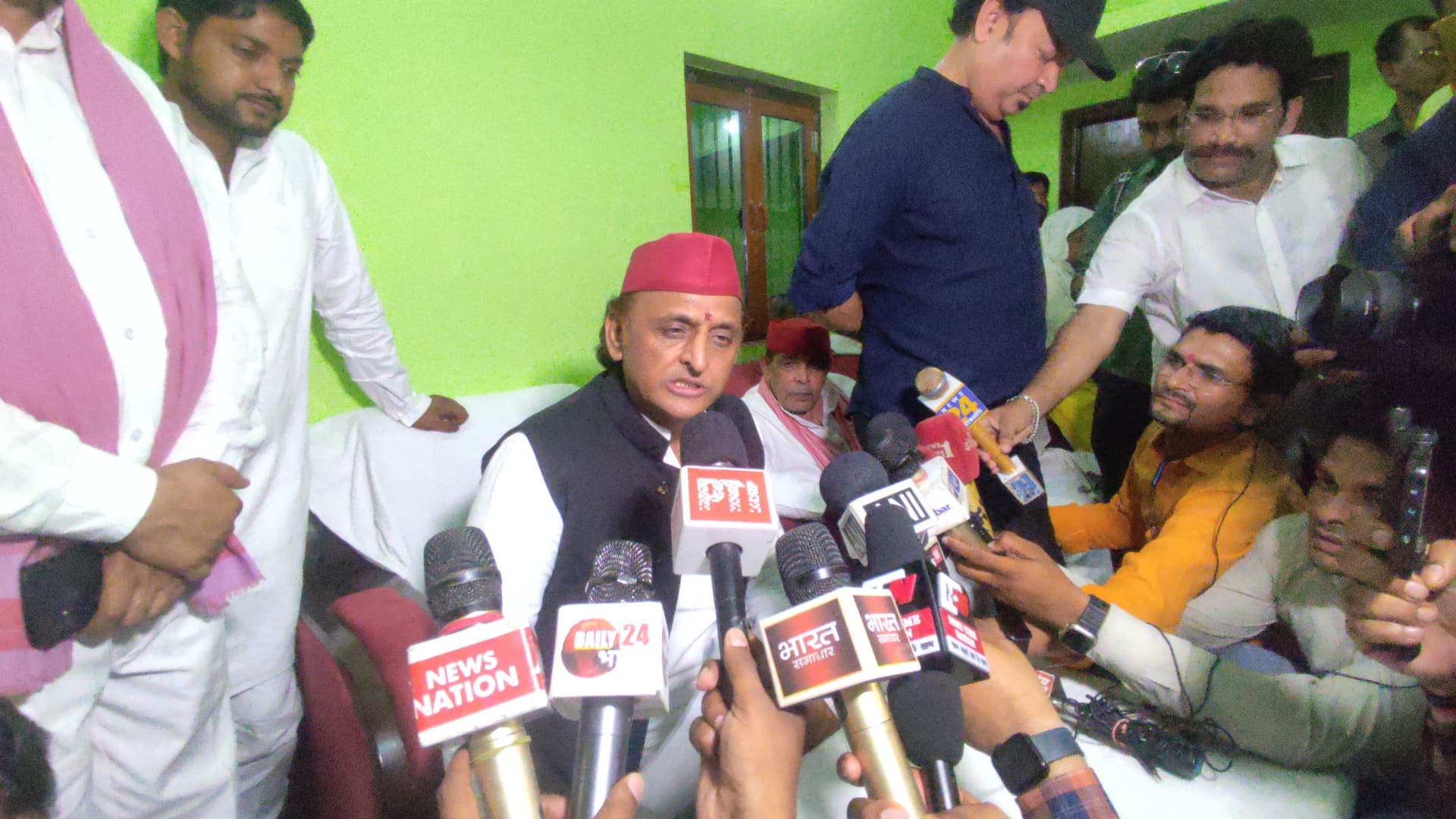 एमपी से लेकर बलिया व बिहार तक उजागर हुआ भाजपा का चाल चरित्र और चेहरा : अखिलेश यादव