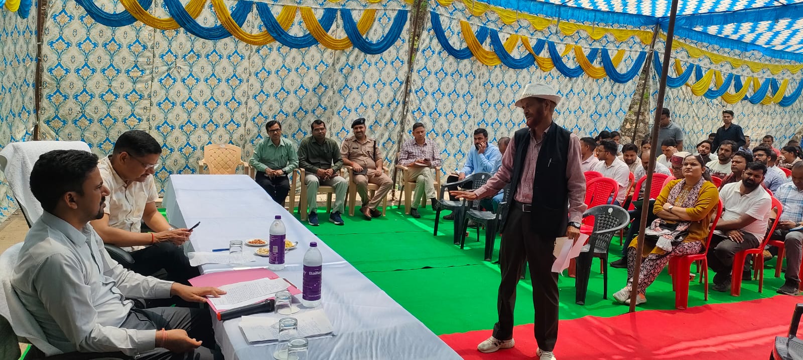 तहसील दिवस में दर्ज शिकायतों का तत्काल निस्तारण करें: सीडीओ तहसील दिवस में दर्ज शिकायतों का तत्काल निस्तारण करें: सीडीओ