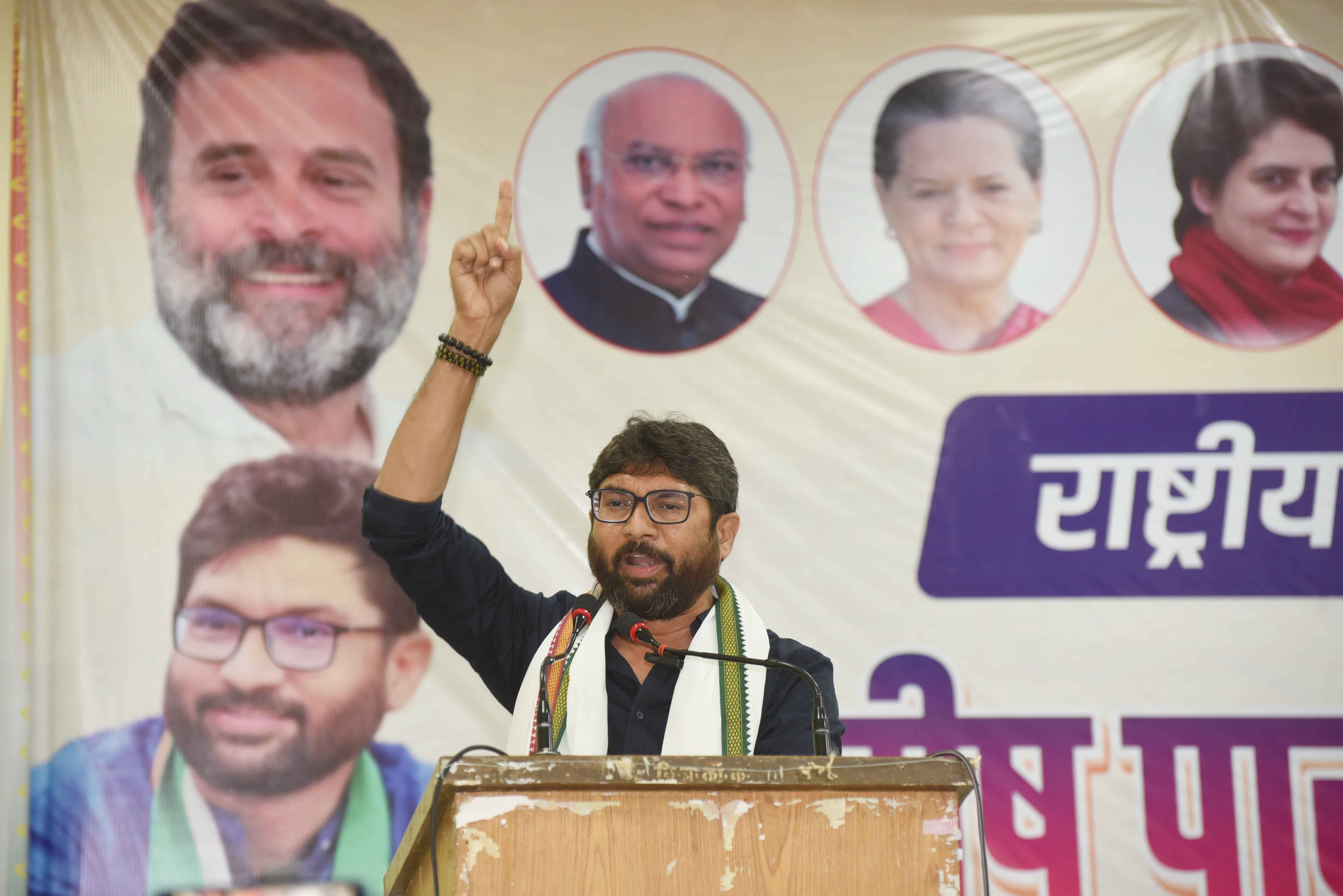 गुजरात कांग्रेस के कार्यकारी अध्यक्ष जिग्नेश मेवाणी मिलन समारोह को सम्बोधित करते गुजरात कांग्रेस के कार्यकारी अध्यक्ष जिग्नेश मेवाणी मिलन समारोह को सम्बोधित करते