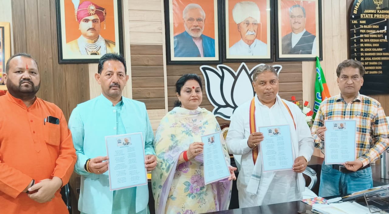 सत शर्मा ने बलबीर द्वारा लिखित कविता ‘मोदी की मन की बात’ जारी की