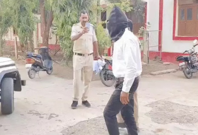 मंदसौरः एक्सप्रेस-वे पर अश्लील हरकत करने वाला भाजपा नेता गिरफ्तार