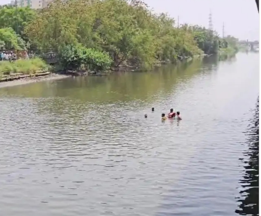 महिला को बचाने के प्रयास में नहर में कूदे दरोगा व सिपाही, सिपाही डूबा