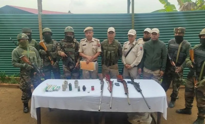 मणिपुर : सुरक्षा बलों को जंगलों में मिला हथियारों का जखीरा